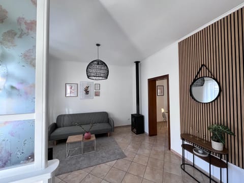 Living room, Seating area, fireplace