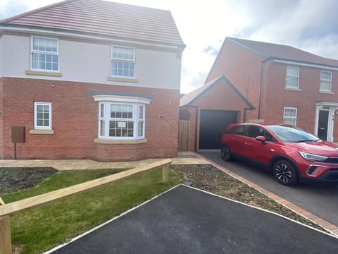 Comfortable 5 - Guest Abode - In Quiet Village House in Grantham
