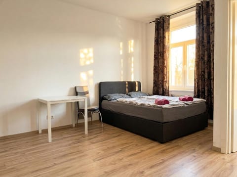 Property building, Bed, Bedroom, towels