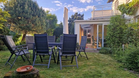 Garden, Garden, Balcony/Terrace, Food