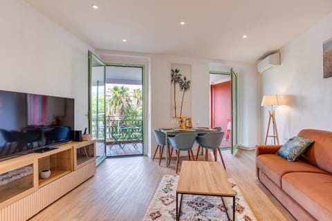 TV and multimedia, Living room, Dining area