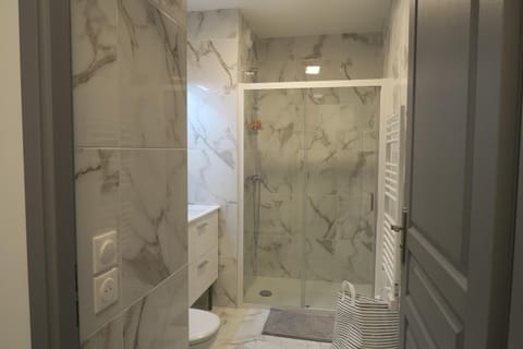 Appartement Elégant & Raffiné Apartment in Noisy-le-Grand