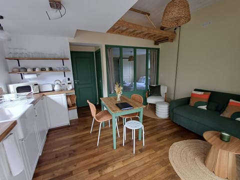 Living room, Dining area