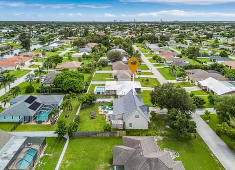 Neighbourhood, Natural landscape, Bird's eye view