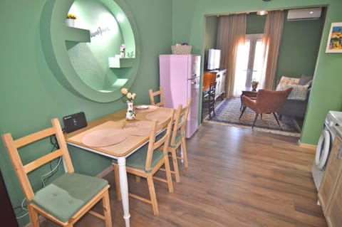 TV and multimedia, Kitchen or kitchenette, Living room, Seating area, Dining area, air conditioner