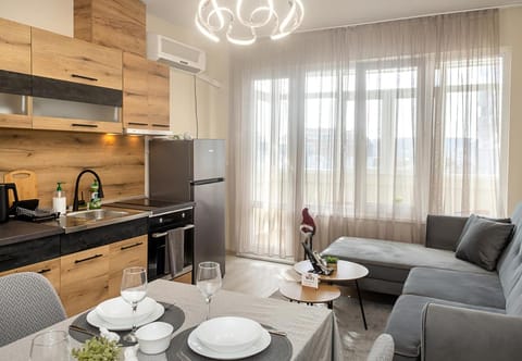 Kitchen or kitchenette, Living room, Seating area, Dining area, oven, stove