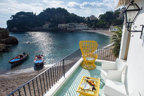 Property building, Balcony/Terrace, Balcony/Terrace