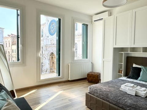 Bed, TV and multimedia, Bedroom, City view, Landmark view, wardrobe, air conditioner