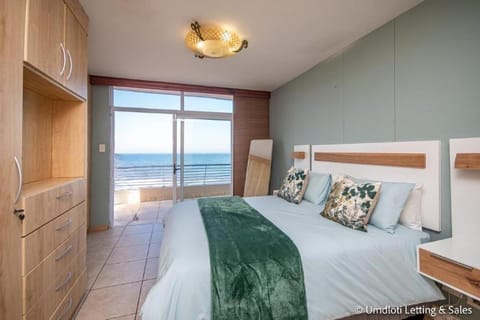 Bed, Photo of the whole room, Bedroom, Sea view, wardrobe