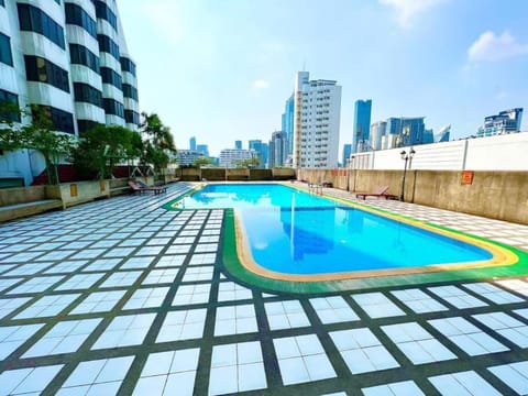 Property building, Day, Swimming pool, Swimming pool