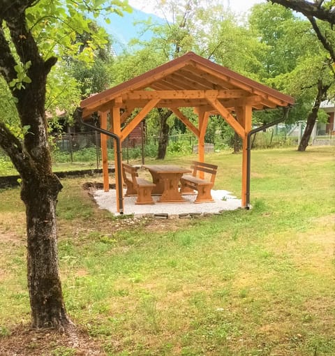 Garden, Dining area
