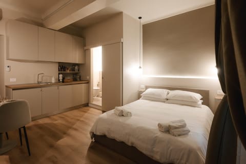 Bed, Kitchen or kitchenette, Bedroom