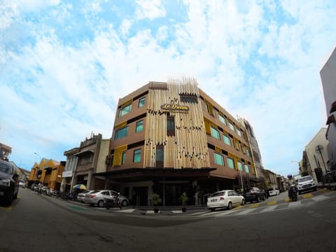 Facade/entrance