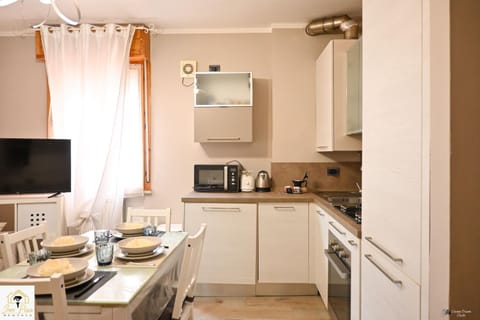 TV and multimedia, Coffee/tea facilities, Kitchen or kitchenette, Dining area, dishwasher, oven, stove, toaster