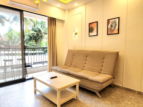 View (from property/room), Balcony/Terrace, Living room, Seating area