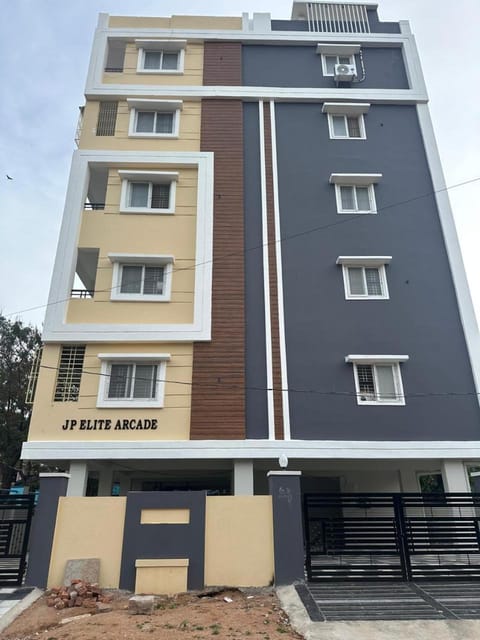 Property building, Facade/entrance, Day