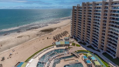 Property building, Day, Bird's eye view, Beach, Swimming pool