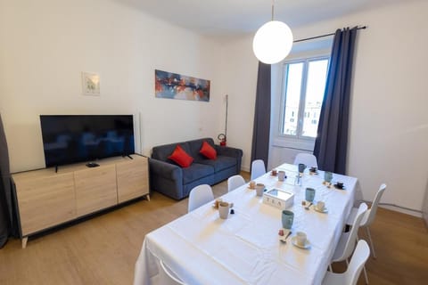 TV and multimedia, Living room, Dining area