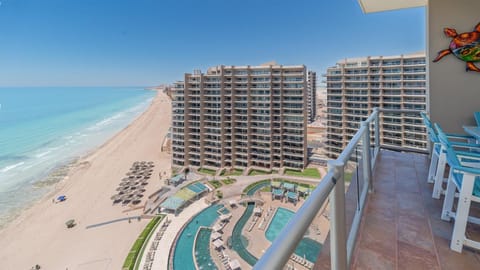 Property building, Day, Balcony/Terrace, Beach, Swimming pool