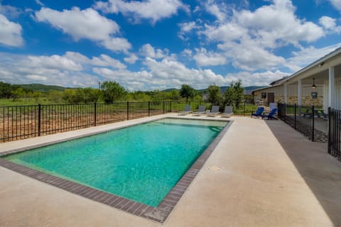 Concan House - Pet Friendly House in Concan