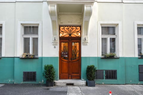 Property building, Facade/entrance
