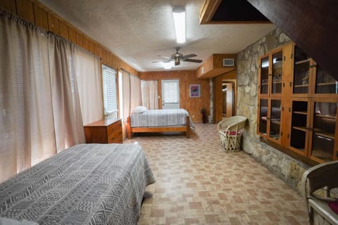 Cypress Villa 2 House in Concan