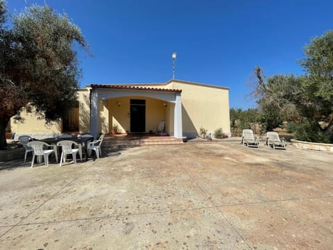Property building, Patio, Dining area