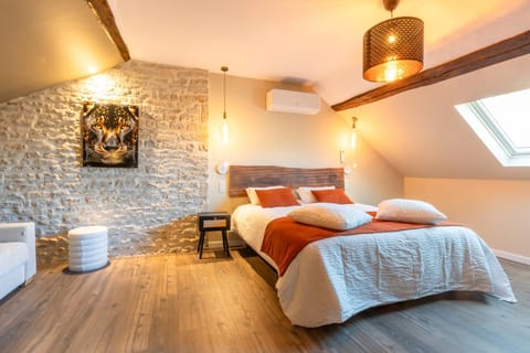 Bed, Photo of the whole room, Bedroom