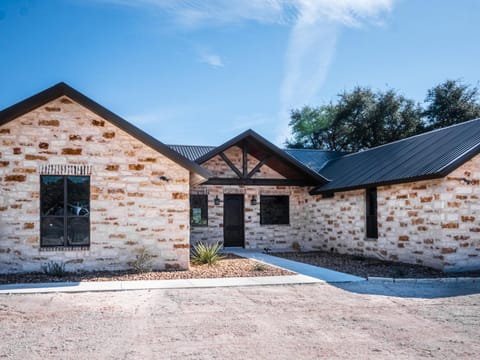 Laguna Vista House in Concan