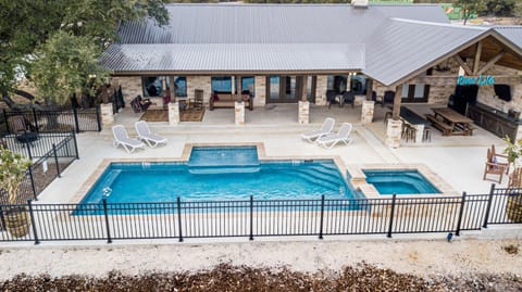 Laguna Vista House in Concan