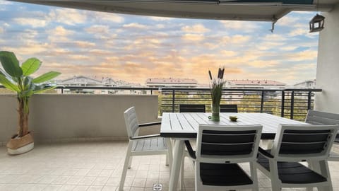 Patio, Day, Natural landscape, View (from property/room), Balcony/Terrace, Living room, Seating area, Dining area