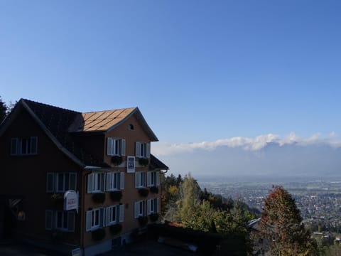 Spring, Winter, Summer, Autumn, Area and facilities