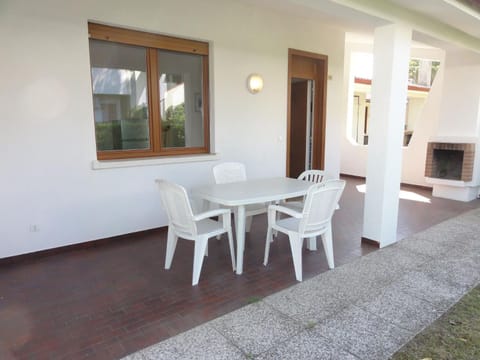 BBQ facilities, Decorative detail, Dining area, furniture