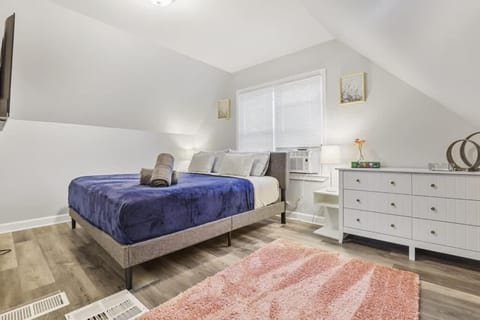 Cozy Chic 4BD 2BA Home in St Charles House in Saint Charles