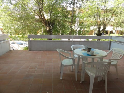 Balcony/Terrace, furniture