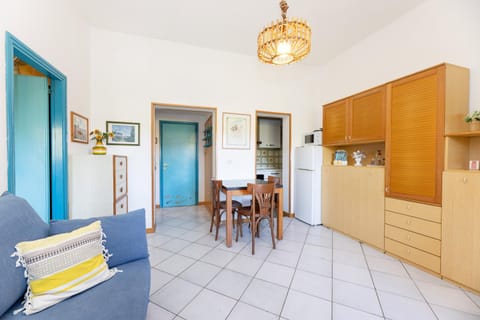 Kitchen or kitchenette, Living room, Seating area