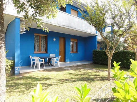 Colorful flat in a villa with garden Apartment in Bibione