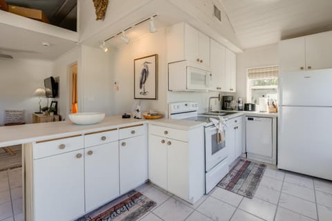 Beachfront Bliss and BBQs! Indian Rocks Beach Escape House in Indian Rocks Beach