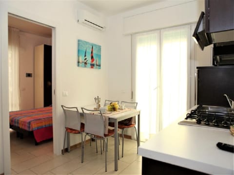Dining area, kitchen