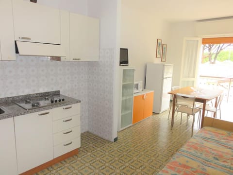 Bed, Bedroom, kitchen