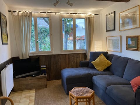 Communal lounge/ TV room, TV and multimedia, Living room, Seating area