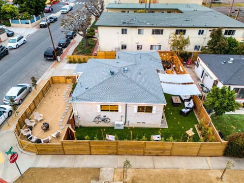 Spacious Group Getaway Games BBQ with Free Parking House in Pacific Beach