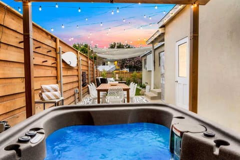 Spacious Group Getaway Games BBQ with Free Parking House in Pacific Beach