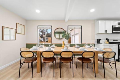 Spacious Group Getaway Games BBQ with Free Parking House in Pacific Beach