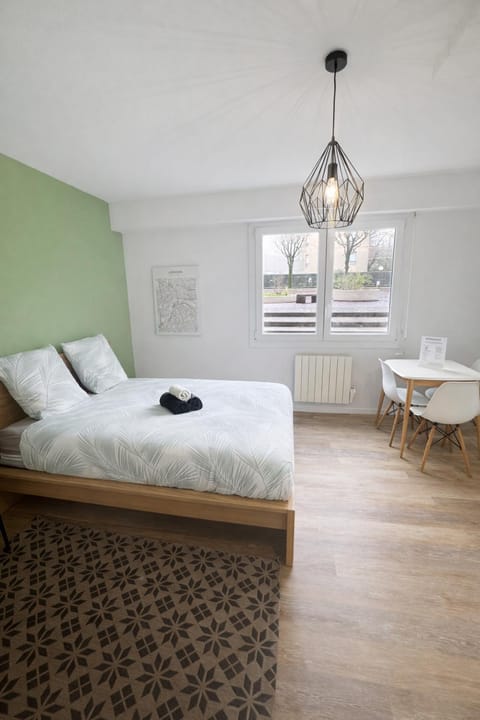 Bed, internet, towels