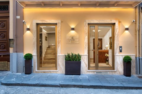 Facade/entrance