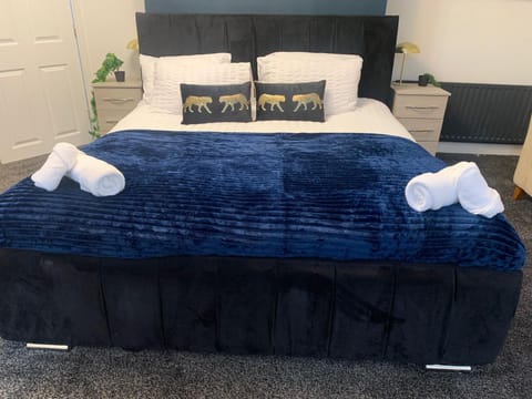 A&A Luxury Stay Tunstall - Grand 5-Bed Residence Apartment in Sunderland