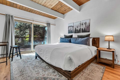 Peaceful Forest Retreat Near Lake and Town House in Dollar Point