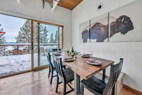 Peaceful Forest Retreat Near Lake and Town House in Dollar Point