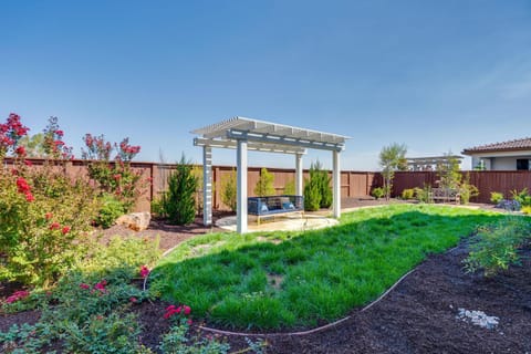 Elegant and Spacious Retreat with Yard in Woodland! House in Woodland